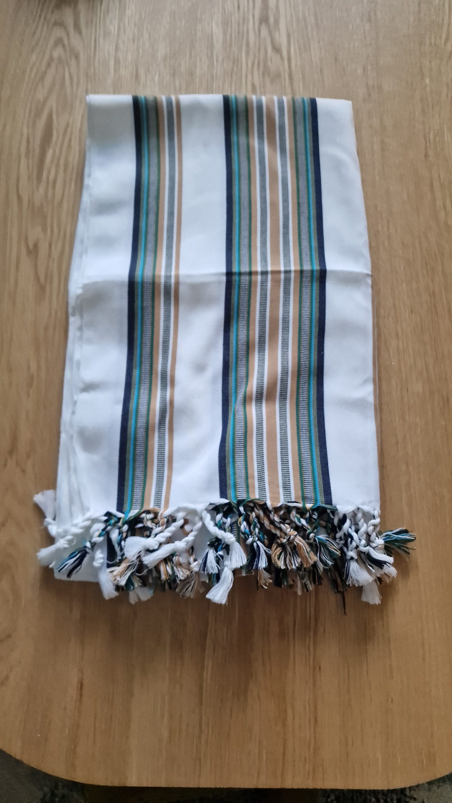 Yemeni Friday White & Green Oasis "Sunnah" Shawl - Image 4