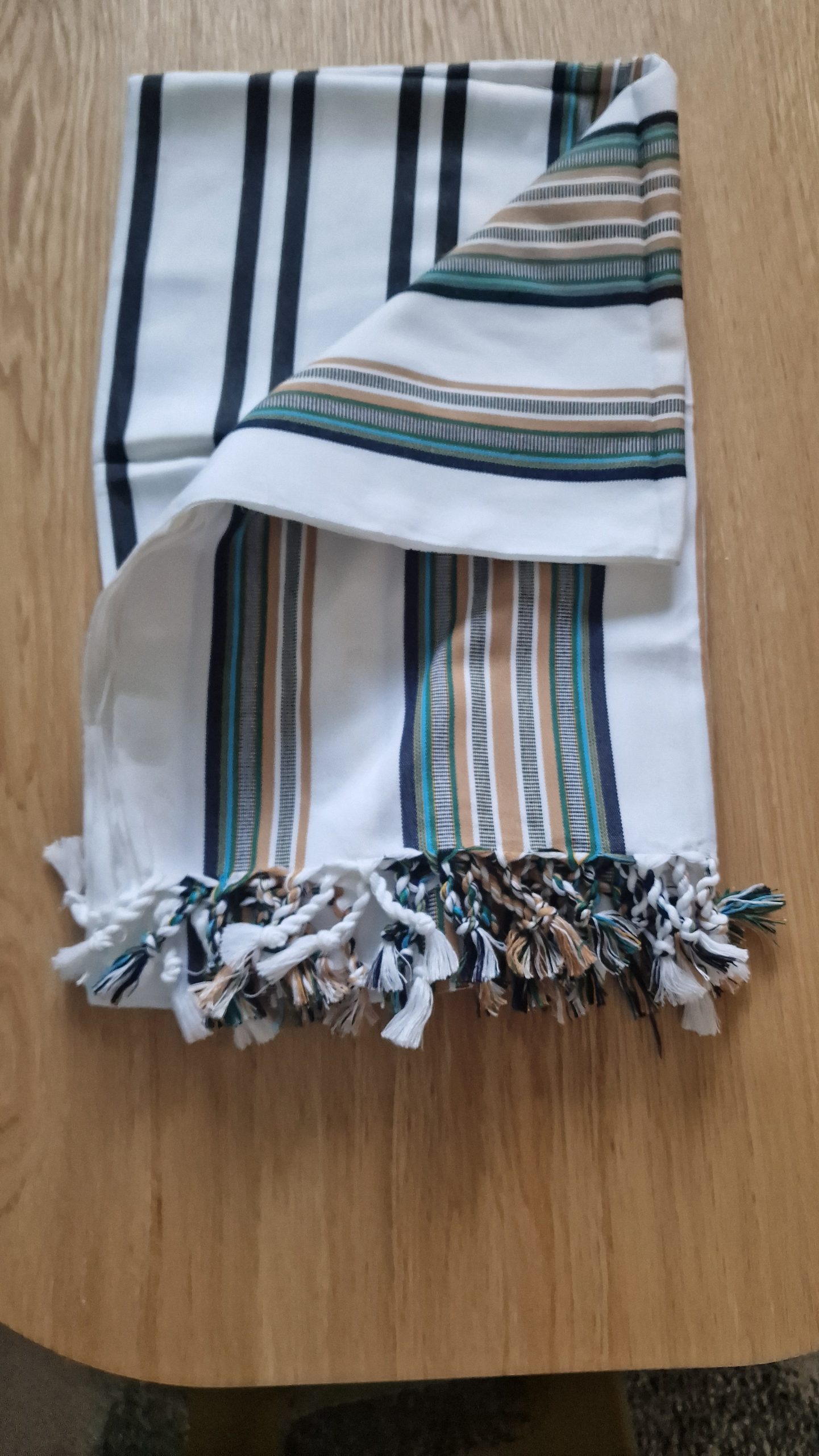 Yemeni Friday White & Green Oasis "Sunnah" Shawl - Image 2